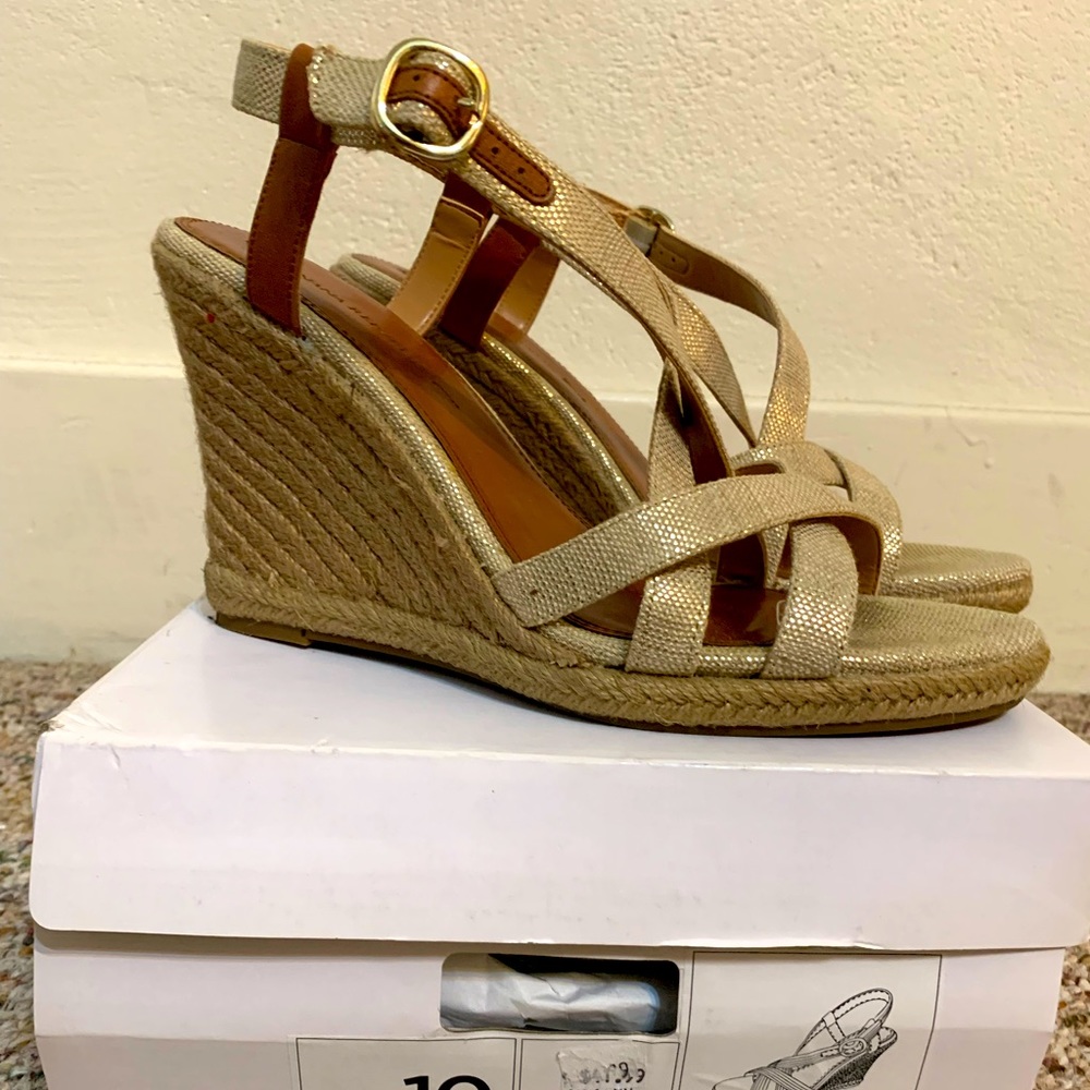 Good Banana Republic wedges